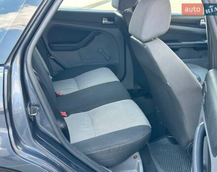 Серый Форд Фокус, объемом двигателя 1.6 л и пробегом 260 тыс. км за 5100 $, фото 4 на Automoto.ua