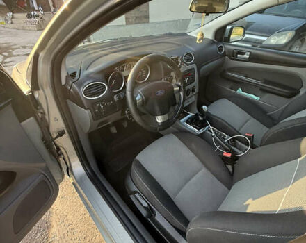 Серый Форд Фокус, объемом двигателя 1.6 л и пробегом 230 тыс. км за 4650 $, фото 10 на Automoto.ua