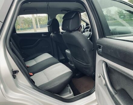 Серый Форд Фокус, объемом двигателя 1.6 л и пробегом 302 тыс. км за 5999 $, фото 12 на Automoto.ua