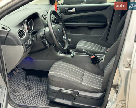 Сірий Форд Фокус, об'ємом двигуна 1.6 л та пробігом 300 тис. км за 5440 $, фото 12 на Automoto.ua