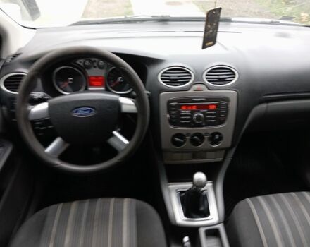 Сірий Форд Фокус, об'ємом двигуна 1.6 л та пробігом 218 тис. км за 5200 $, фото 4 на Automoto.ua