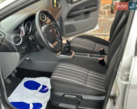 Серый Форд Фокус, объемом двигателя 1.6 л и пробегом 232 тыс. км за 6300 $, фото 18 на Automoto.ua