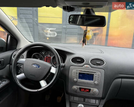 Сірий Форд Фокус, об'ємом двигуна 1.6 л та пробігом 251 тис. км за 6600 $, фото 33 на Automoto.ua
