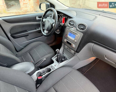 Серый Форд Фокус, объемом двигателя 1.6 л и пробегом 282 тыс. км за 5500 $, фото 42 на Automoto.ua