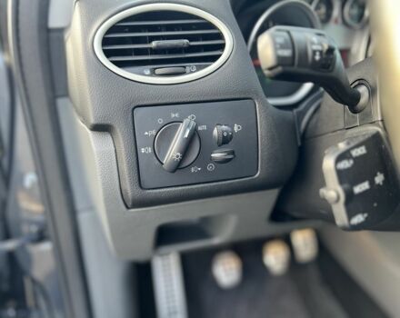 Серый Форд Фокус, объемом двигателя 1.6 л и пробегом 269 тыс. км за 4900 $, фото 21 на Automoto.ua