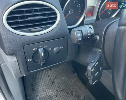 Сірий Форд Фокус, об'ємом двигуна 1.6 л та пробігом 236 тис. км за 5600 $, фото 10 на Automoto.ua