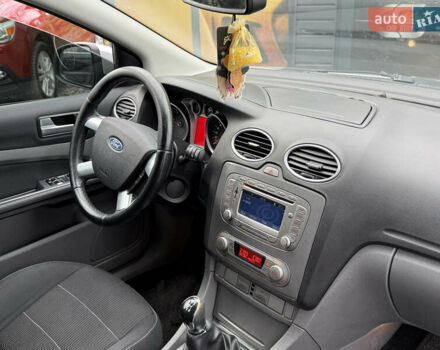 Сірий Форд Фокус, об'ємом двигуна 1.6 л та пробігом 251 тис. км за 6600 $, фото 29 на Automoto.ua