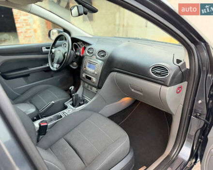 Серый Форд Фокус, объемом двигателя 1.6 л и пробегом 282 тыс. км за 5500 $, фото 43 на Automoto.ua