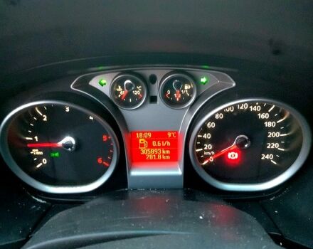 Серый Форд Фокус, объемом двигателя 1.6 л и пробегом 305 тыс. км за 5200 $, фото 2 на Automoto.ua