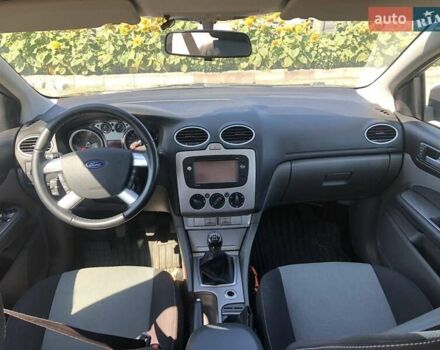 Сірий Форд Фокус, об'ємом двигуна 1.6 л та пробігом 194 тис. км за 6000 $, фото 1 на Automoto.ua