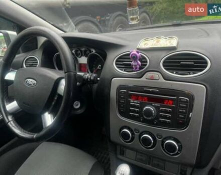 Серый Форд Фокус, объемом двигателя 1.6 л и пробегом 328 тыс. км за 5500 $, фото 9 на Automoto.ua