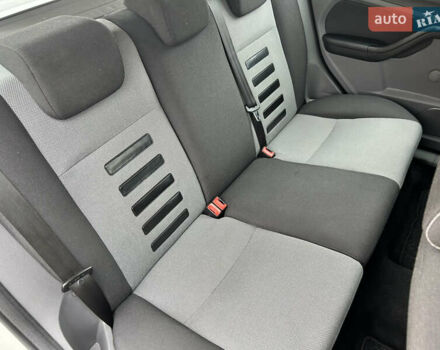 Сірий Форд Фокус, об'ємом двигуна 1.6 л та пробігом 200 тис. км за 5990 $, фото 31 на Automoto.ua