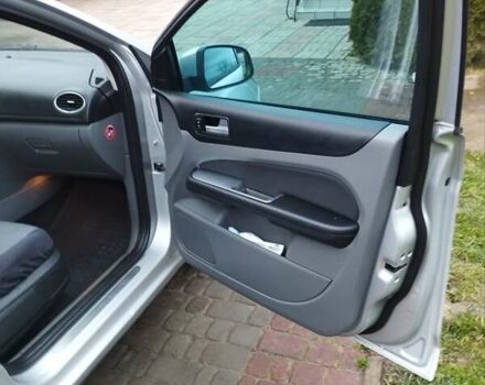 Сірий Форд Фокус, об'ємом двигуна 1.56 л та пробігом 292 тис. км за 6400 $, фото 4 на Automoto.ua