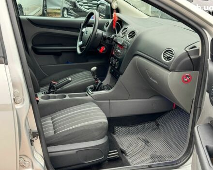 Серый Форд Фокус, объемом двигателя 1.6 л и пробегом 300 тыс. км за 5440 $, фото 22 на Automoto.ua