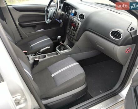 Серый Форд Фокус, объемом двигателя 1.6 л и пробегом 218 тыс. км за 6000 $, фото 2 на Automoto.ua