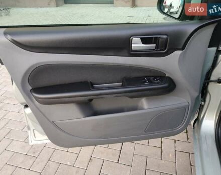 Серый Форд Фокус, объемом двигателя 1.6 л и пробегом 220 тыс. км за 5699 $, фото 16 на Automoto.ua