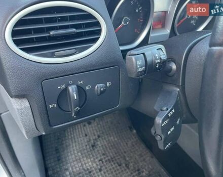 Серый Форд Фокус, объемом двигателя 1.6 л и пробегом 237 тыс. км за 5400 $, фото 13 на Automoto.ua