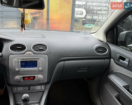 Сірий Форд Фокус, об'ємом двигуна 1.6 л та пробігом 341 тис. км за 6600 $, фото 34 на Automoto.ua