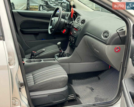 Сірий Форд Фокус, об'ємом двигуна 1.6 л та пробігом 300 тис. км за 5440 $, фото 22 на Automoto.ua