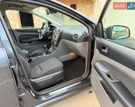 Серый Форд Фокус, объемом двигателя 1.6 л и пробегом 282 тыс. км за 5500 $, фото 44 на Automoto.ua