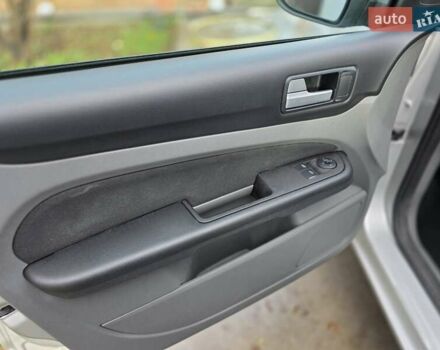 Серый Форд Фокус, объемом двигателя 1.6 л и пробегом 237 тыс. км за 5500 $, фото 30 на Automoto.ua