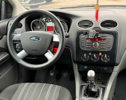 Сірий Форд Фокус, об'ємом двигуна 1.6 л та пробігом 300 тис. км за 5440 $, фото 23 на Automoto.ua