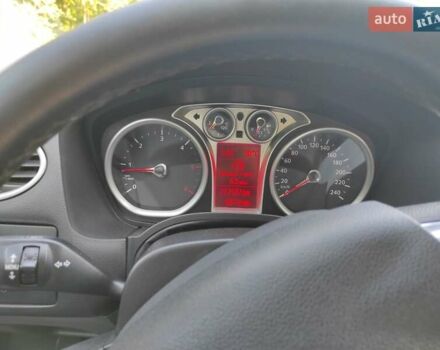 Серый Форд Фокус, объемом двигателя 1.6 л и пробегом 220 тыс. км за 6157 $, фото 4 на Automoto.ua