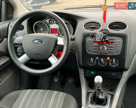 Сірий Форд Фокус, об'ємом двигуна 1.6 л та пробігом 300 тис. км за 5440 $, фото 23 на Automoto.ua