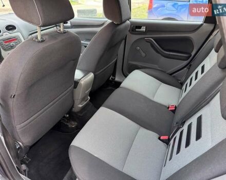 Серый Форд Фокус, объемом двигателя 1.6 л и пробегом 214 тыс. км за 6500 $, фото 9 на Automoto.ua