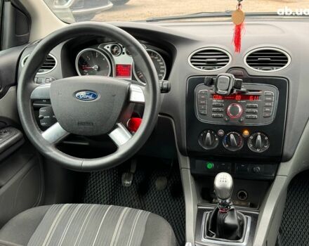 Серый Форд Фокус, объемом двигателя 1.6 л и пробегом 300 тыс. км за 5440 $, фото 23 на Automoto.ua