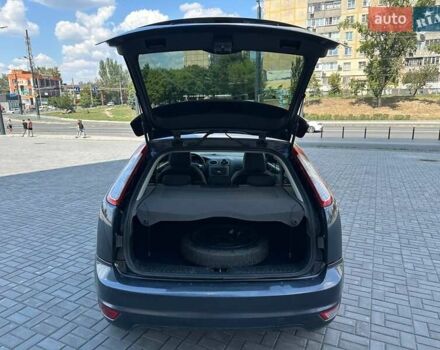 Серый Форд Фокус, объемом двигателя 1.6 л и пробегом 260 тыс. км за 5100 $, фото 6 на Automoto.ua