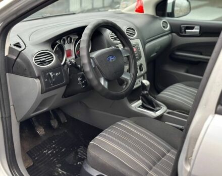 Серый Форд Фокус, объемом двигателя 1.6 л и пробегом 123 тыс. км за 2600 $, фото 5 на Automoto.ua