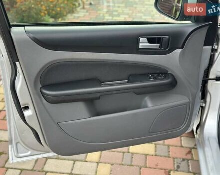 Серый Форд Фокус, объемом двигателя 1.6 л и пробегом 232 тыс. км за 6300 $, фото 17 на Automoto.ua