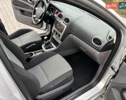 Серый Форд Фокус, объемом двигателя 1.56 л и пробегом 325 тыс. км за 5500 $, фото 11 на Automoto.ua