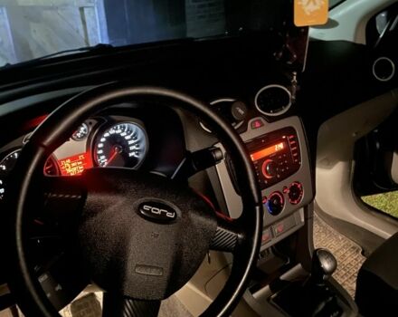 Серый Форд Фокус, объемом двигателя 1.6 л и пробегом 300 тыс. км за 5000 $, фото 3 на Automoto.ua