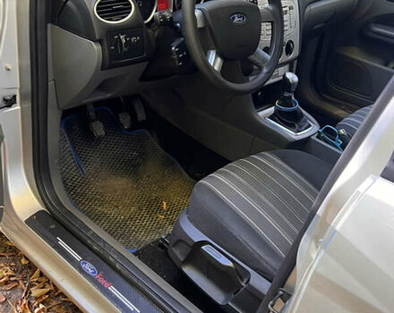 Сірий Форд Фокус, об'ємом двигуна 1.6 л та пробігом 255 тис. км за 5200 $, фото 4 на Automoto.ua