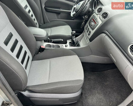 Сірий Форд Фокус, об'ємом двигуна 1.6 л та пробігом 200 тис. км за 5990 $, фото 34 на Automoto.ua