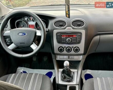 Серый Форд Фокус, объемом двигателя 1.6 л и пробегом 232 тыс. км за 6300 $, фото 21 на Automoto.ua