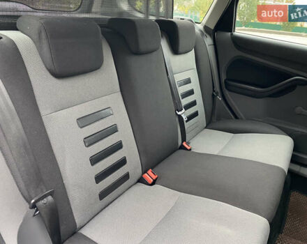 Сірий Форд Фокус, об'ємом двигуна 1.6 л та пробігом 303 тис. км за 6200 $, фото 49 на Automoto.ua