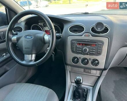 Серый Форд Фокус, объемом двигателя 1.6 л и пробегом 260 тыс. км за 5100 $, фото 9 на Automoto.ua
