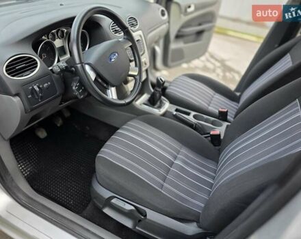 Серый Форд Фокус, объемом двигателя 1.6 л и пробегом 237 тыс. км за 5500 $, фото 31 на Automoto.ua