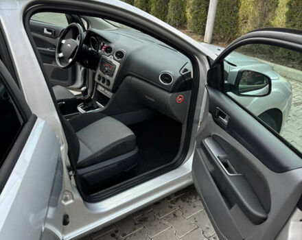 Серый Форд Фокус, объемом двигателя 1.56 л и пробегом 325 тыс. км за 5500 $, фото 9 на Automoto.ua