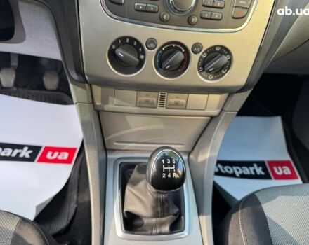 Сірий Форд Фокус, об'ємом двигуна 1.6 л та пробігом 300 тис. км за 5990 $, фото 19 на Automoto.ua