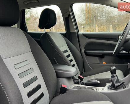 Серый Форд Фокус, объемом двигателя 1.56 л и пробегом 175 тыс. км за 5400 $, фото 15 на Automoto.ua