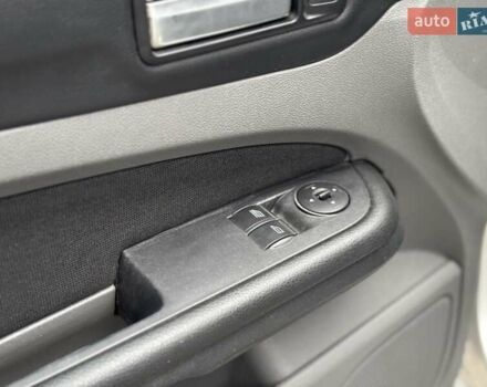 Серый Форд Фокус, объемом двигателя 1.6 л и пробегом 206 тыс. км за 5800 $, фото 18 на Automoto.ua