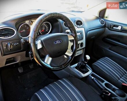 Серый Форд Фокус, объемом двигателя 1.6 л и пробегом 253 тыс. км за 5100 $, фото 4 на Automoto.ua