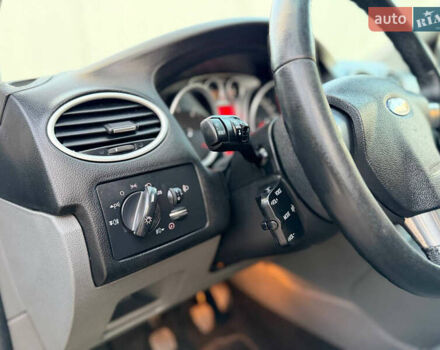 Серый Форд Фокус, объемом двигателя 1.6 л и пробегом 282 тыс. км за 5500 $, фото 34 на Automoto.ua