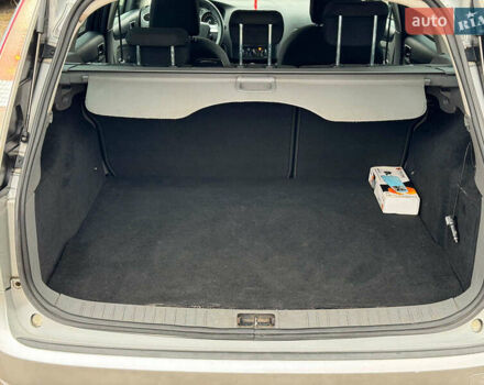 Сірий Форд Фокус, об'ємом двигуна 1.6 л та пробігом 300 тис. км за 5440 $, фото 18 на Automoto.ua