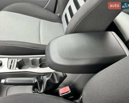 Сірий Форд Фокус, об'ємом двигуна 1.6 л та пробігом 200 тис. км за 5990 $, фото 21 на Automoto.ua