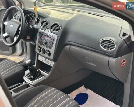 Серый Форд Фокус, объемом двигателя 1.6 л и пробегом 232 тыс. км за 6300 $, фото 24 на Automoto.ua